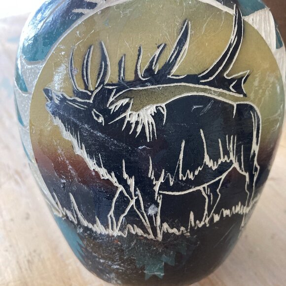 NAVAJO Carved Elk Vase Southwestern Signed Decoupage Hand Painted Pottery - Picture 3 of 16
